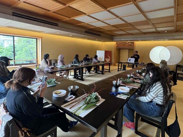 Ikebana Flower Arrangement Experience